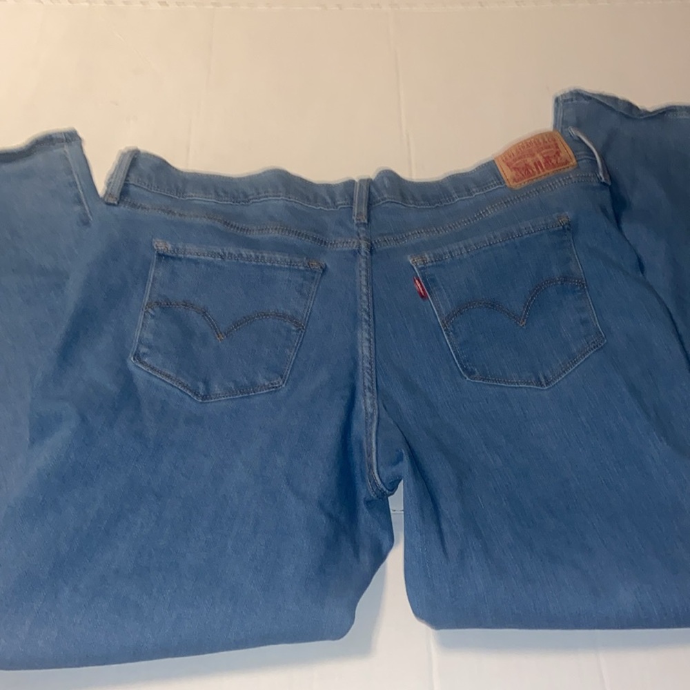 Levi 312 Shaping Slim light wash jeans size W33 L30